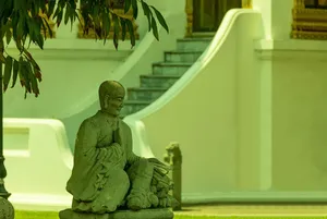 ca. 1990s, Kyoto, Japan --- A Buddhist monk meditate beside a Zen rock garden at the Zuiho-in inside the Daitokuji Temple complex of Kyoto. --- Image by © Catherine Karnow/Corbis