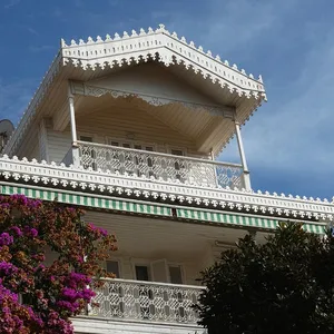 The wooden house designs are still many devotees.Things that inspire people to build wooden house designs because like the style of the natural architecture, but there is also affected due to historical factors.